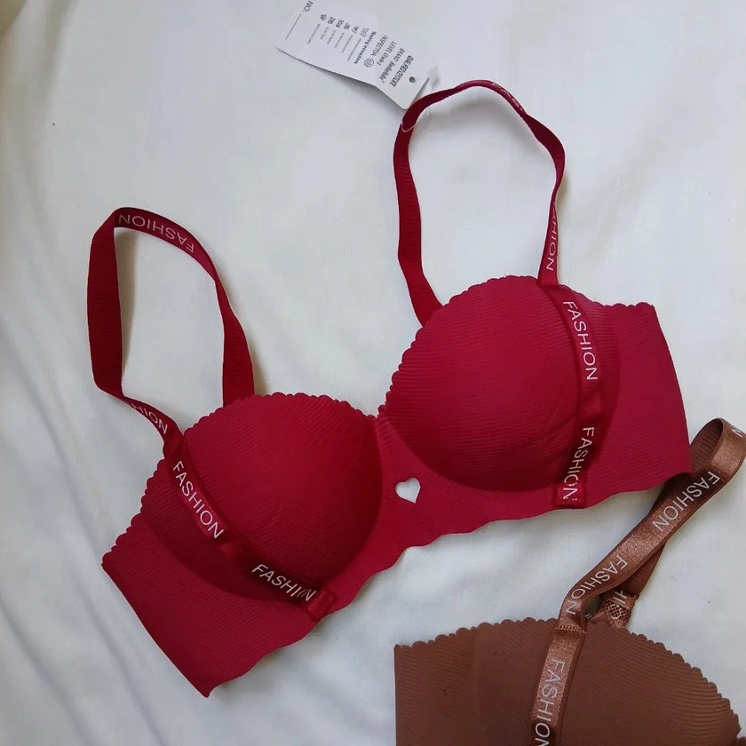 Seamless Ribbed Comfort Bra – Wireless Heart-Cutout Bralette with 